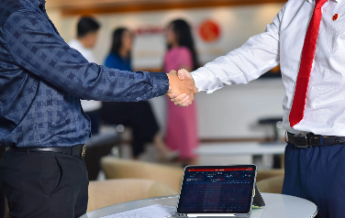 Rồng Việt thông báo giao dịch cổ phiếu của người nội bộ